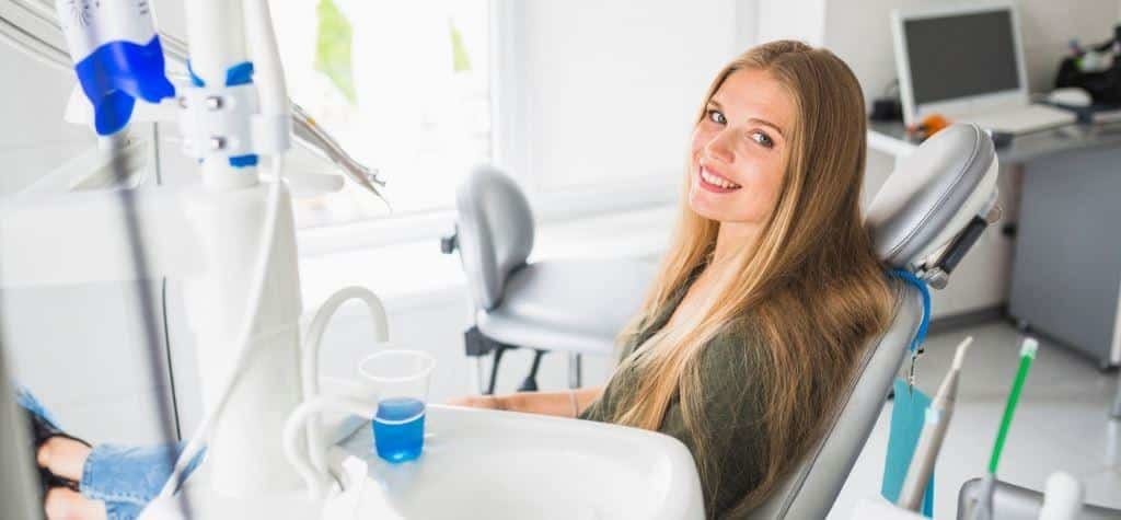 Pacjent na fotelu dentystycznym