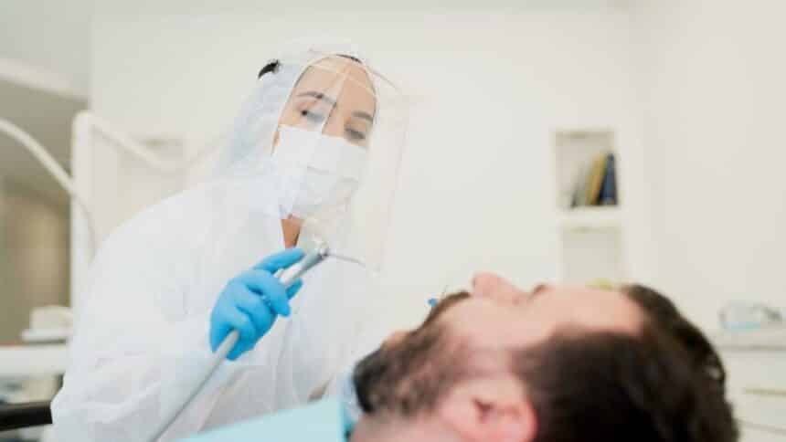 Take care of your teeth during the lockdown - yes, it's possible!