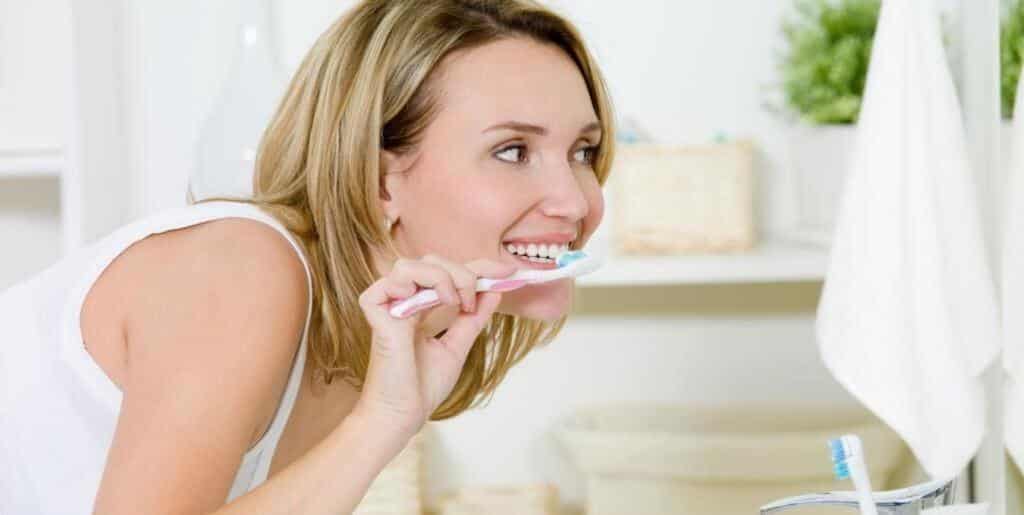home methods for whitening teeth