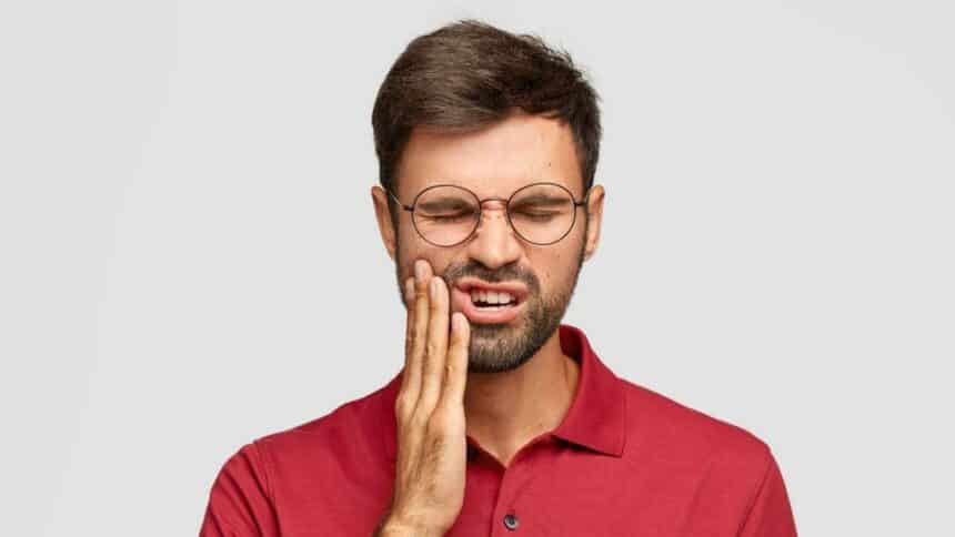 Toothache - types, causes and treatment