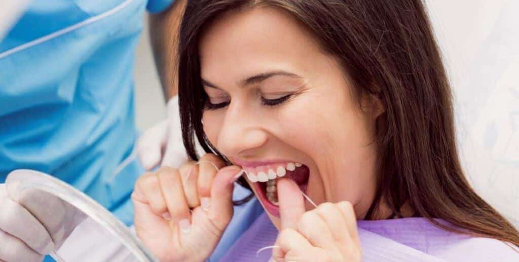 Cum să folosiți ața dentară