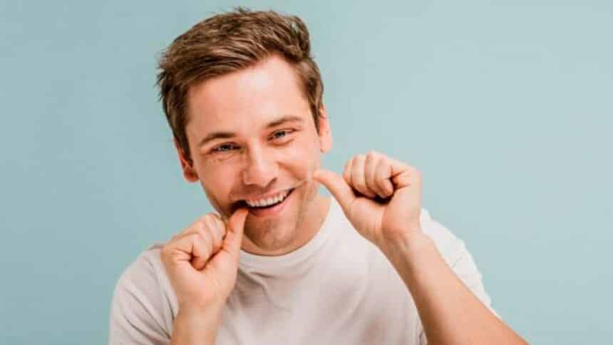 Cum îți folosești ața dentară și de ce este atât de importantă?