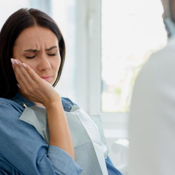 Bolesť zubov po ošetrení koreňového kanálika - odkiaľ pochádza a ako ju zmierniť?