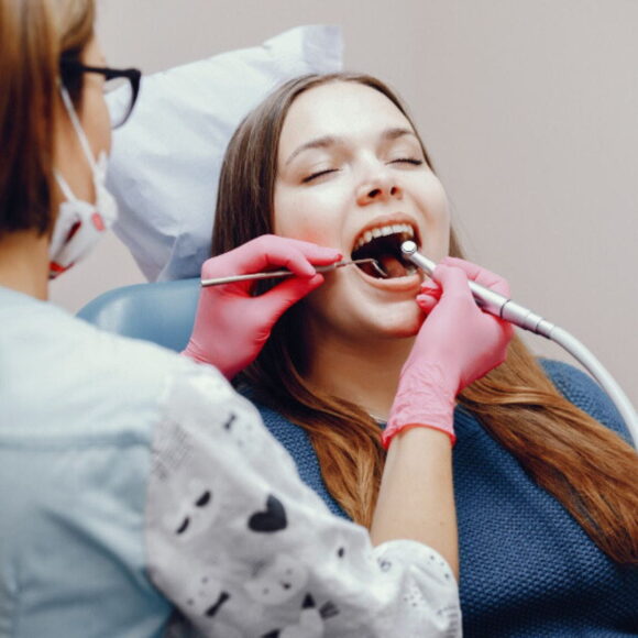 Výplň zuba po ošetrení koreňového kanálika